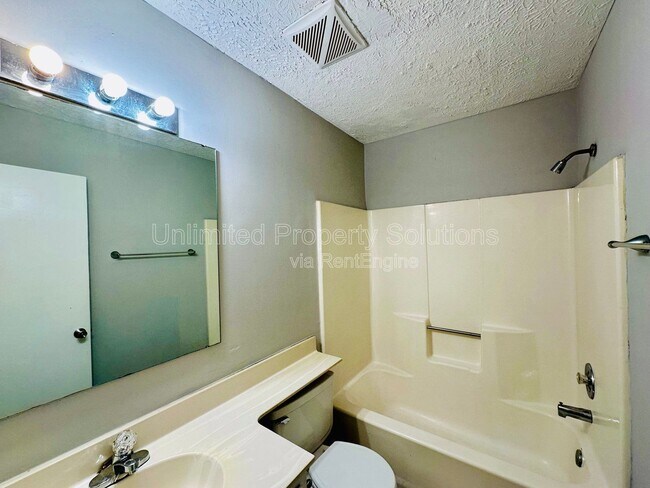 Building Photo - 207 Sunn Aire Ct