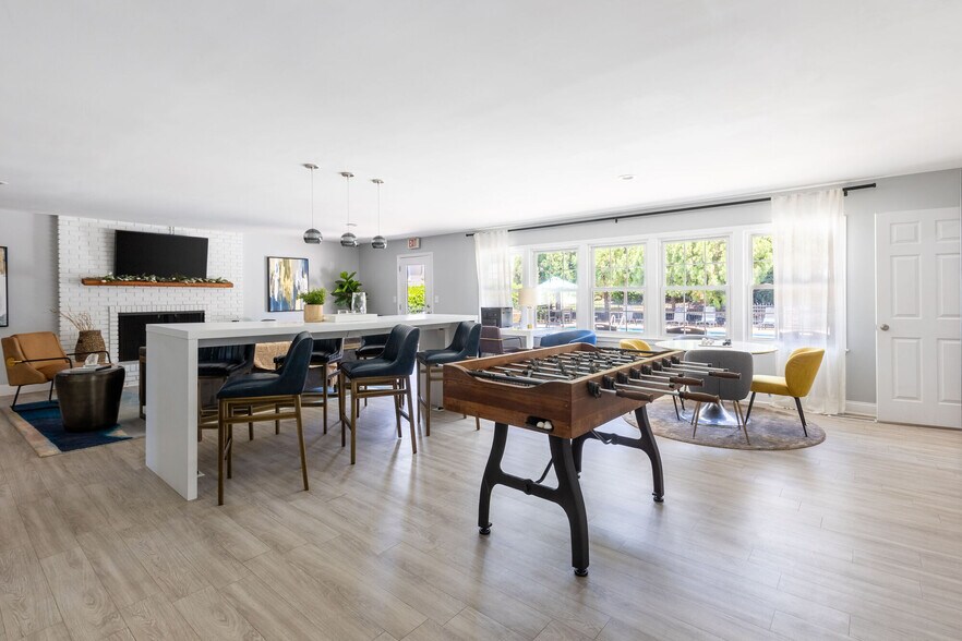Building Photo - Westchester Townhomes