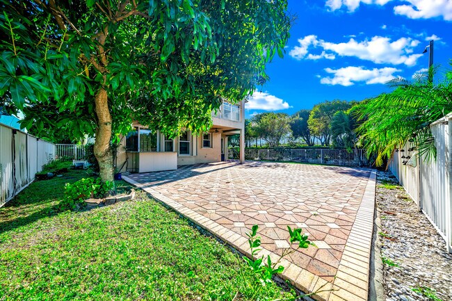 Building Photo - 2324 Simonson Dr