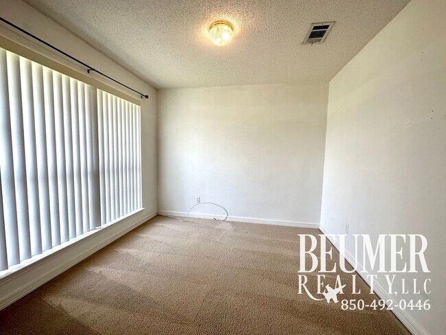 Building Photo - Spacious 3 bd/2 ba Open Floor Plan Home fo...