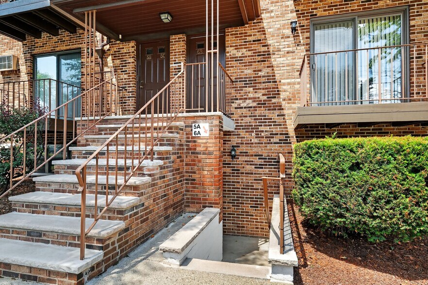 Building Photo - 8 Sewall Ave