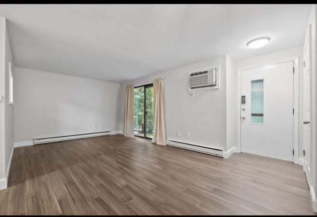 Building Photo - 165 South St