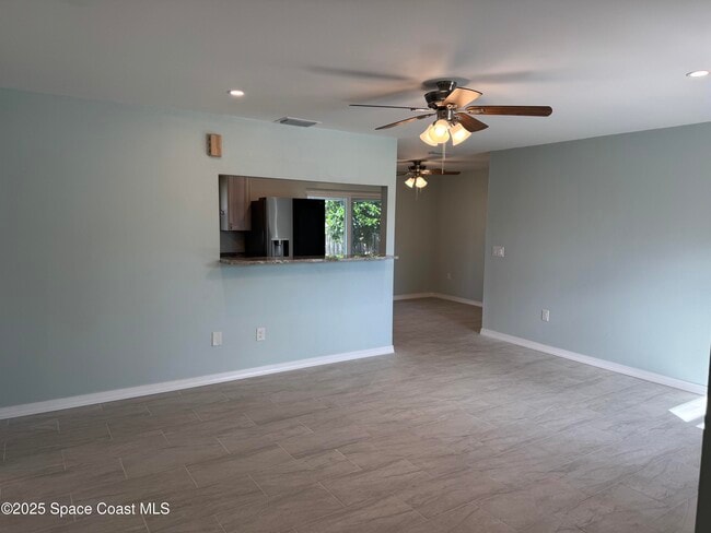Building Photo - 2841 College View Dr