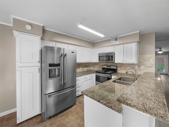 Building Photo - 2517 Bering Dr