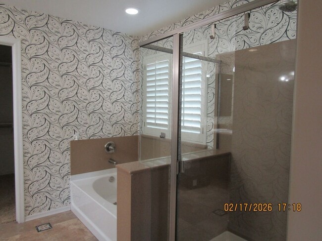 Building Photo - 4 Bedroom home gated community