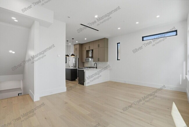 Building Photo - 4526 Cabell Dr