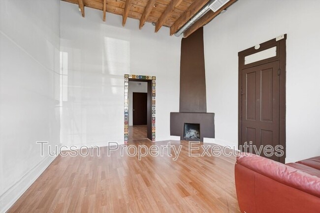 Building Photo - 837 S 8th Ave