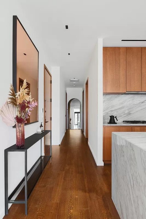 Building Photo - 570 Broome St