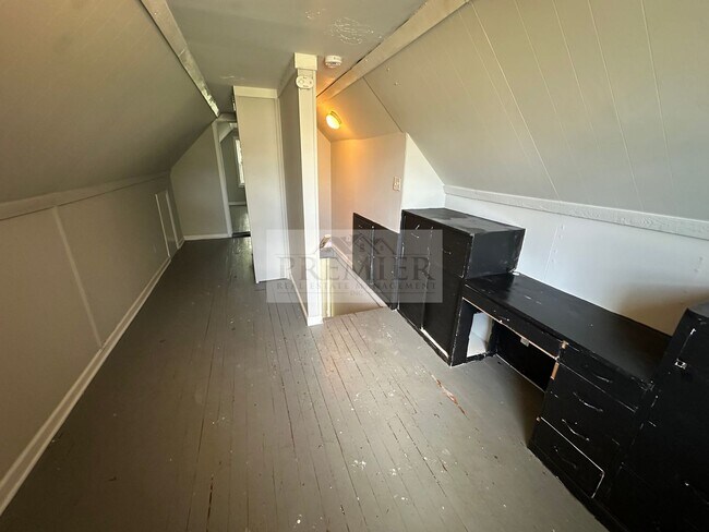 Building Photo - 10005 E 53 St