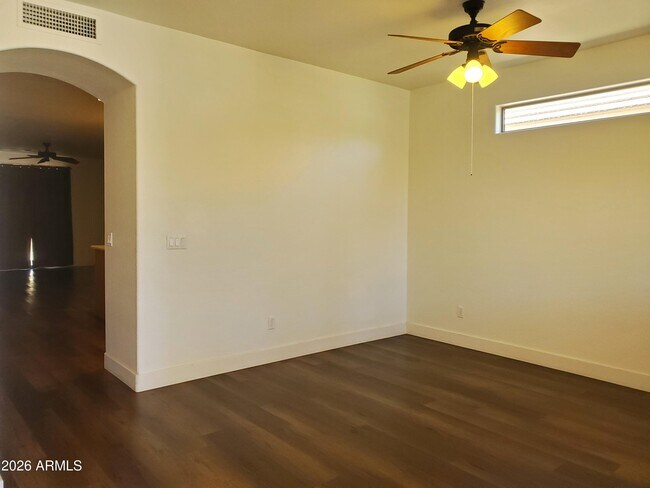 Building Photo - 2430 E Darrel Rd