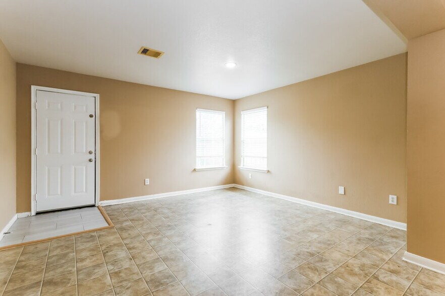 Building Photo - 22123 Greengate Dr
