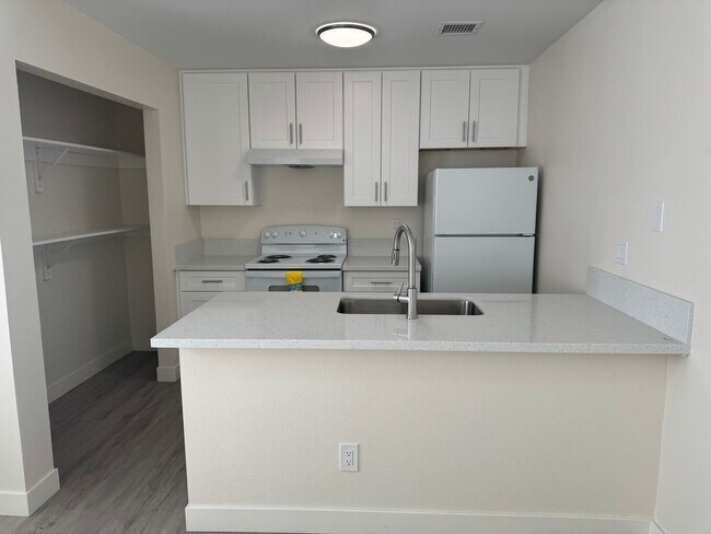 Building Photo - $250.00 1st Month's Rent! Utilities Included!