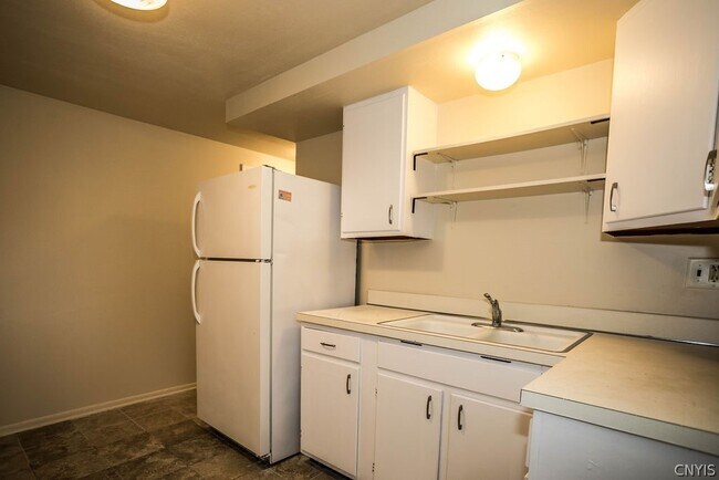 Building Photo - 425 Schuyler St