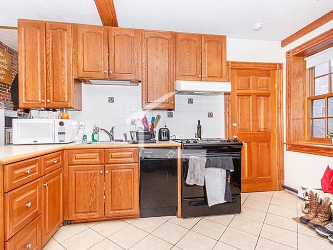 Building Photo - Awesome 2 bed in Beacon Hill.....