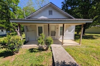 Building Photo - 712 S Kirkman St