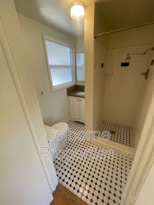 Building Photo - 546 Merrimac St