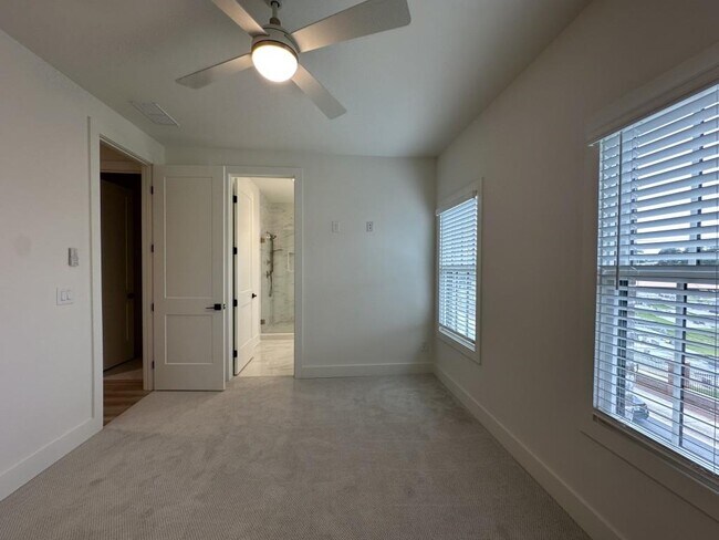 Building Photo - 4802 Moonview Ln
