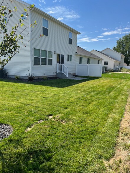 Building Photo - 3261 Reynard Ln