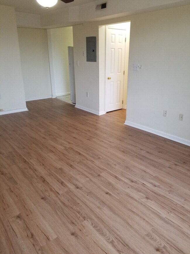 Building Photo - 3865 Halley Ter SE