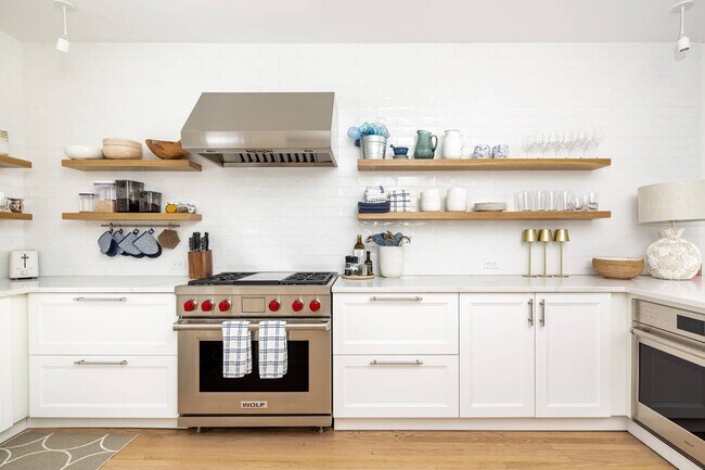 Building Photo - 6 Bay Rd