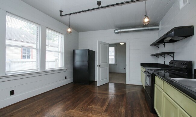 Building Photo - 316 Eastwood St
