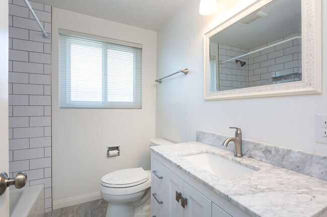 Building Photo - La Mesa Charmer with Mount Helix Views!