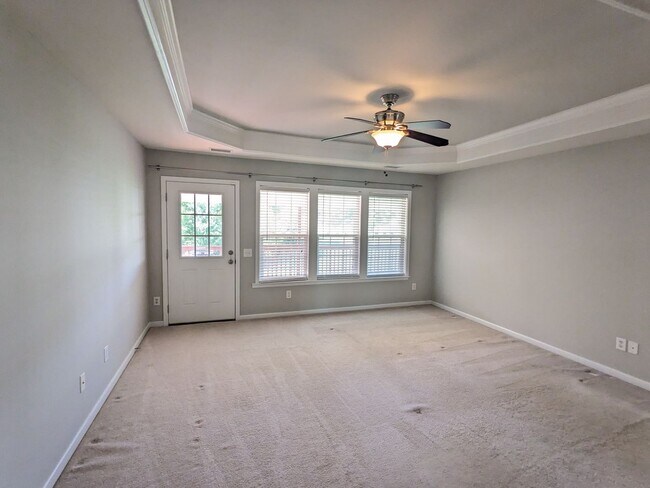 Building Photo - Spacious 5-Bedroom, 3-Bath Home with Excep...
