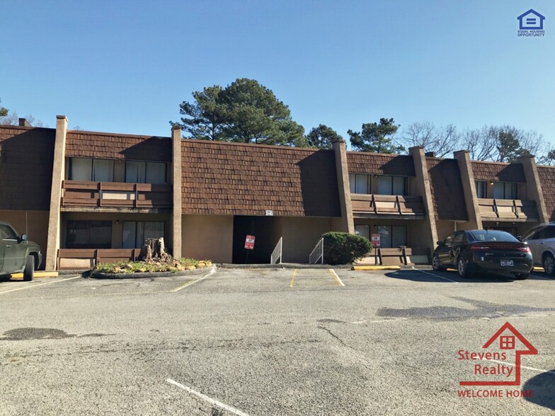 Primary Photo - 915 S Seminole Dr