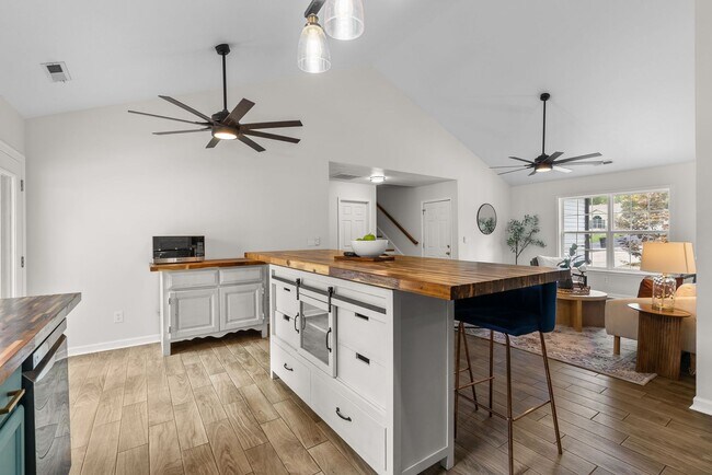 Building Photo - Forest Park