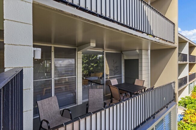Building Photo - Cozy Island Escape | Near Waikiki & Diamond Head