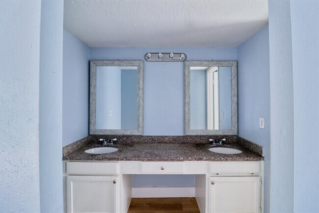 Building Photo - 6911 Pouter Dr