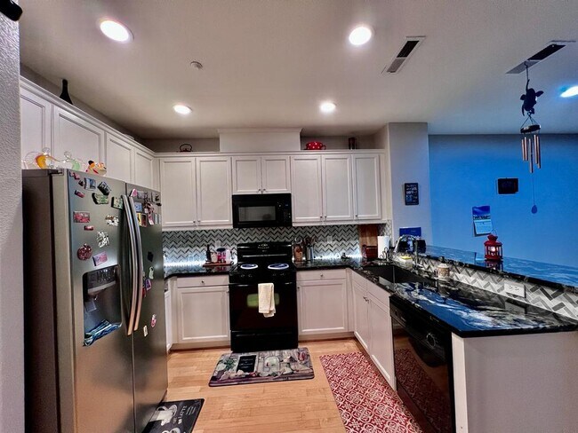 Building Photo - 2622 Baton Rouge Dr