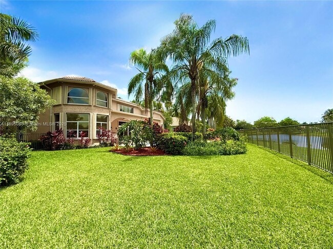 Building Photo - 2547 Montclaire Cir