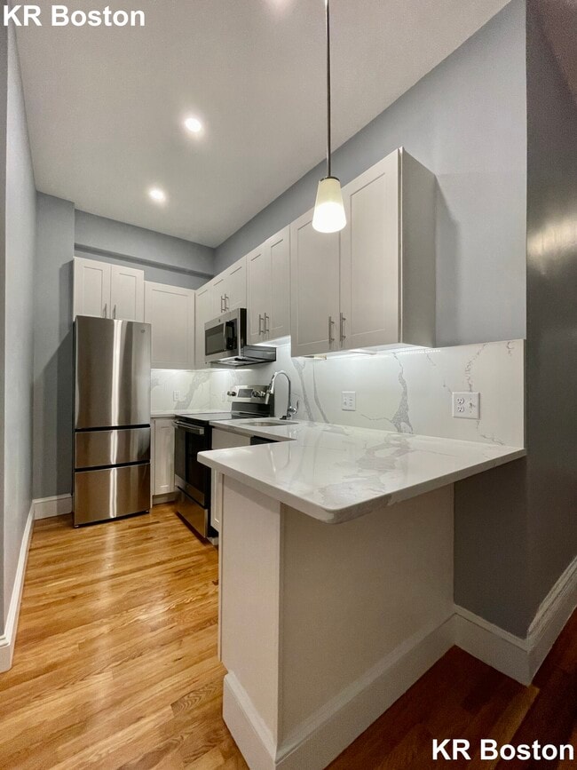 Building Photo - 60 Fenway