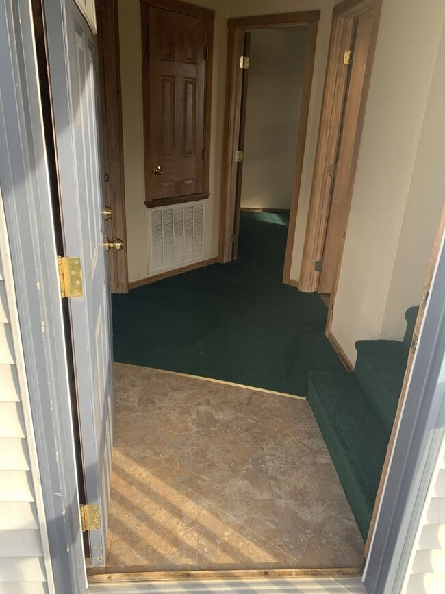 Building Photo - Duplex Available in Forsyth!