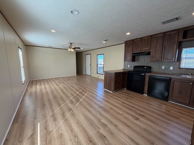 Building Photo - 709 N Collins Fwy