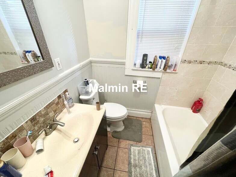 Building Photo - 89 Hillside St