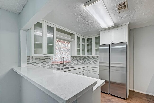 Building Photo - 8414 Flintridge Dr
