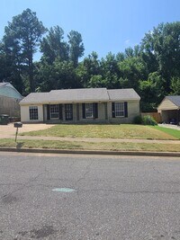 Building Photo - 3 Bedroom/ 1.5 Bath Home - Westwood