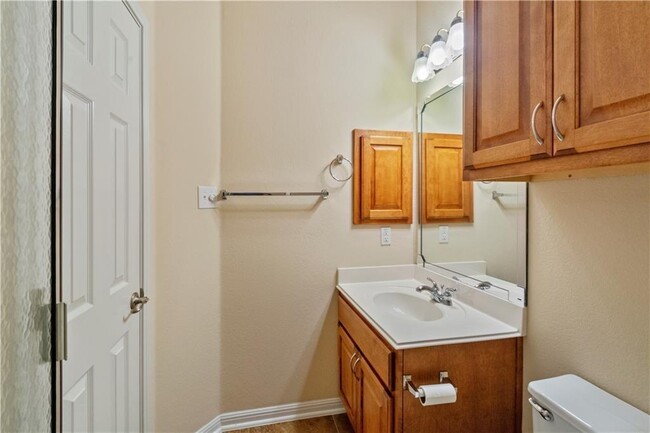 Building Photo - 2405 Speidel Dr
