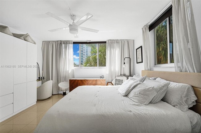 Building Photo - 1605 Bay Rd