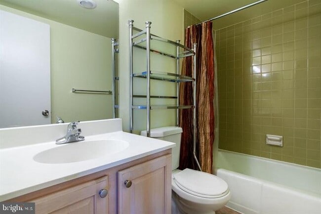 Building Photo - 1121 University Blvd W