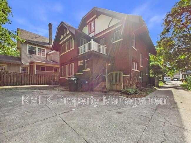 Building Photo - 137 Conger Ave
