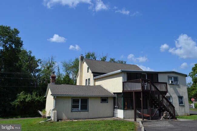 Building Photo - 345 E Dark Hollow Rd
