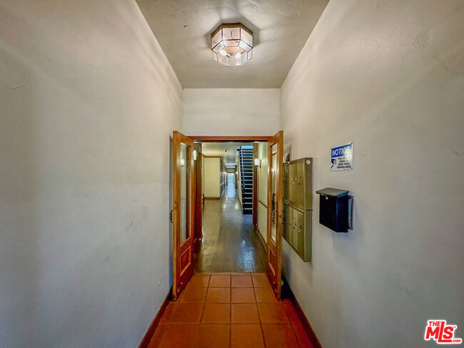 Building Photo - 340 N Oakhurst Dr