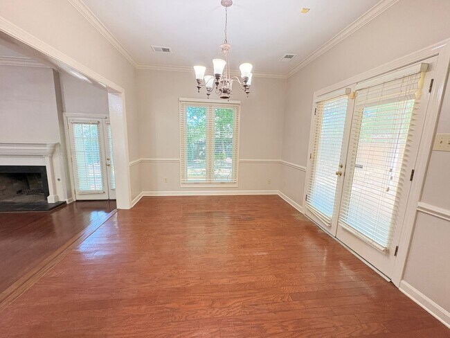 Building Photo - Newly Painted Germantown Home Minutes Away From Thornwood Market Row. Pets Are Welcome With Owner...