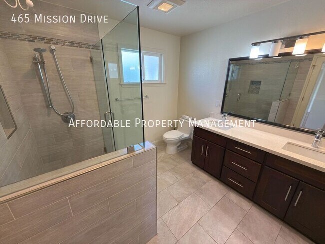 Building Photo - 465 Mission Dr