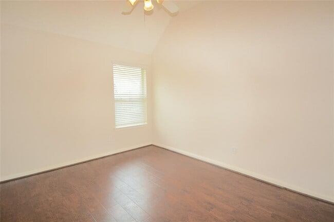 Building Photo - 5911 Mettler Ln