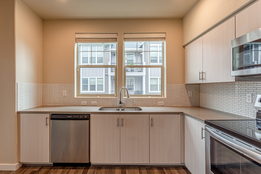 Building Photo - 16323 NW Chadwick Way