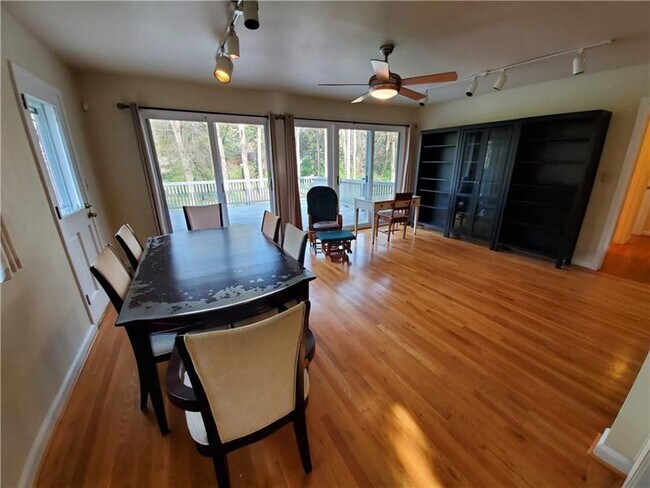 Building Photo - 613 Clairmont Cir